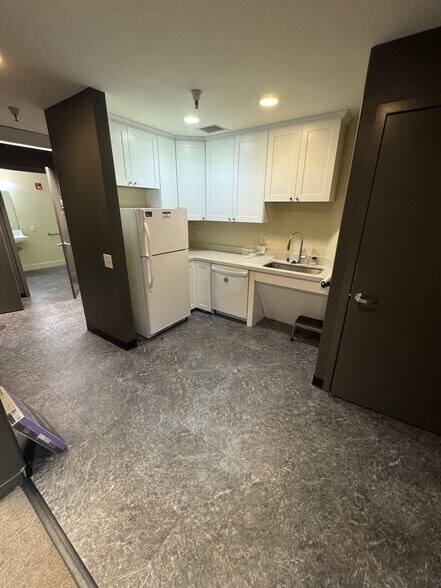 More Photos Of 637 Main St, Half Moon Bay Office For Lease