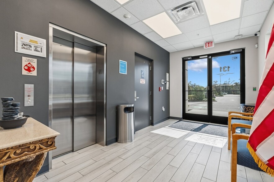 More Photos Of 131 S Country Club Rd, Lake Mary Office For Sale
