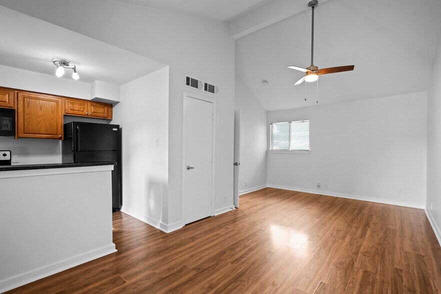 More Photos Of 2526 Durwood St, Austin Apartments For Sale