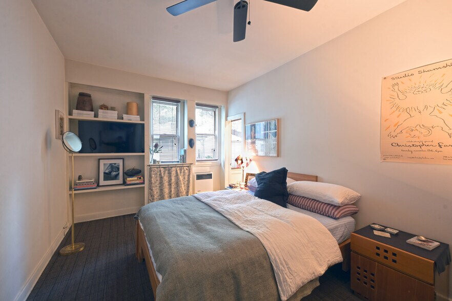 More Photos Of 2636 N Beachwood Dr, Los Angeles Apartments For Sale