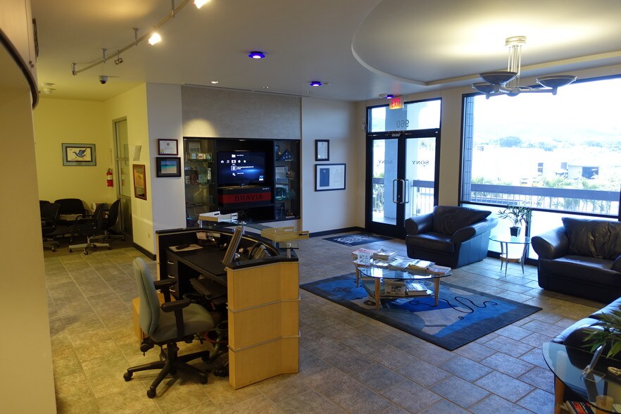 More Photos Of 960 Mapunapuna St, Honolulu Office For Lease