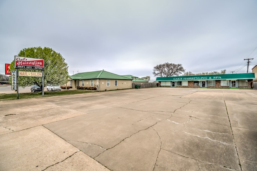 More Photos Of 3920 Nowata Rd, Bartlesville Freestanding For Sale