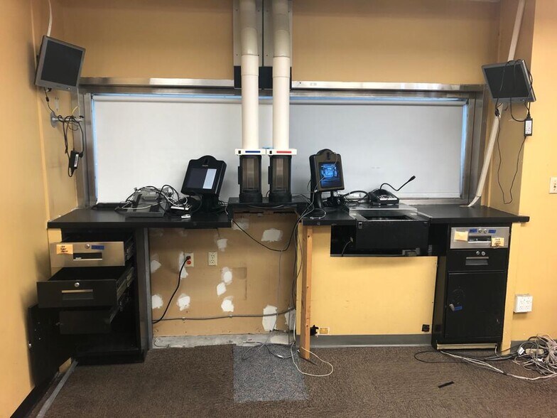 More Photos Of 3507 W Bay St, Savannah Bank For Lease