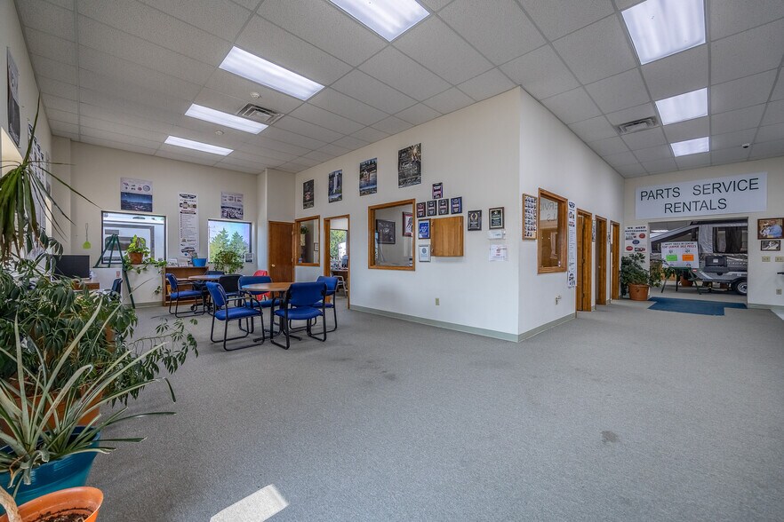 More Photos Of 18256 Campground Rd, Phillipsburg Auto Dealership For Sale