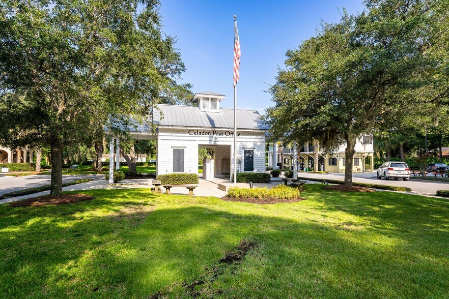 More Photos Of 12 Celadon Dr, Beaufort Storefront Retail Office For Lease