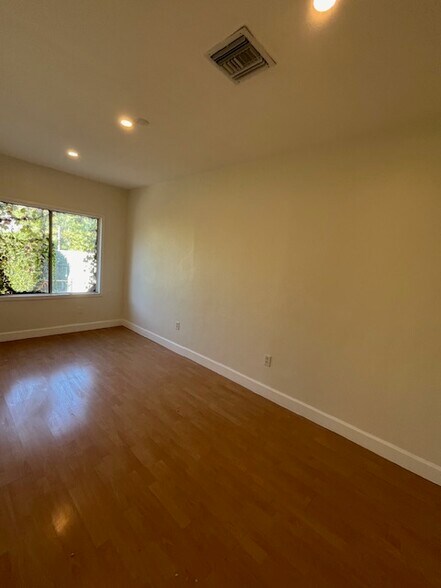 More Photos Of 931 N La Cienega Blvd, Los Angeles Storefront Retail Office For Lease