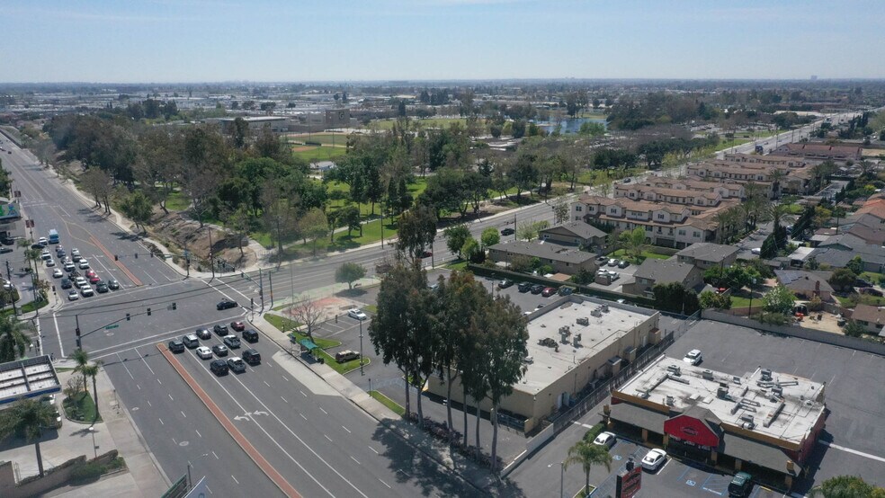 More Photos Of 2727 w Edinger av, Santa Ana Storefront For Sale