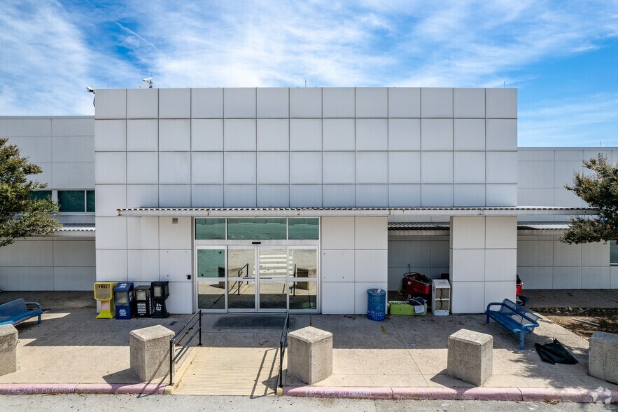More Photos Of 7000 San Pedro Ave, San Antonio Storefront Retail Office For Sale