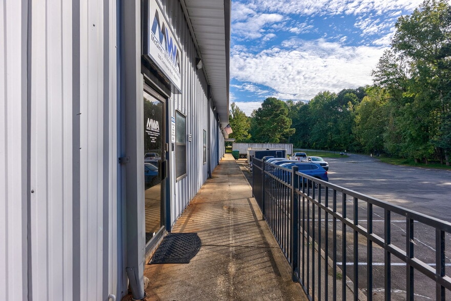 More Photos Of 328 Commerce Blvd, Bogart Warehouse For Sale