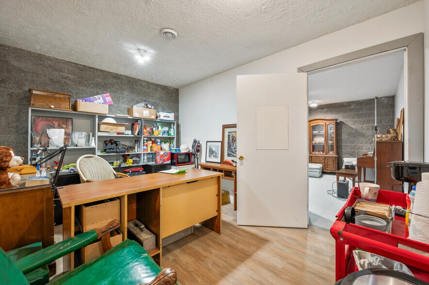 More Photos Of 18470 195th ave, Big Rapids Office For Sale