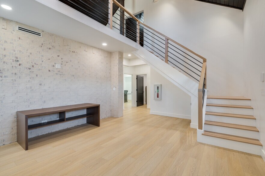 More Photos Of 9416 N Nichols Rd, The Village Office For Lease