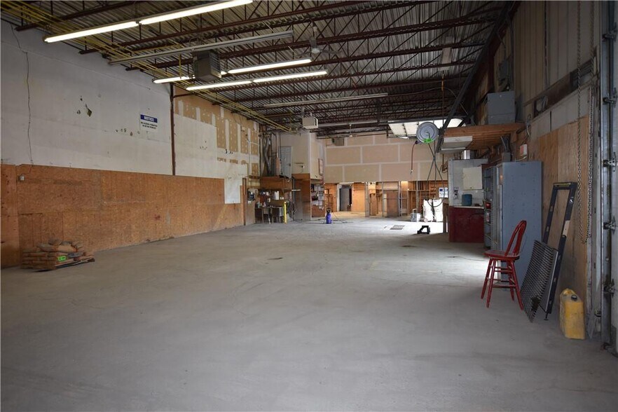 More Photos Of 2627 Edinburgh Pl, Ottawa Warehouse For Lease
