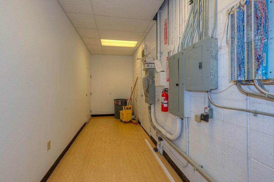 More Photos Of 530 Compton St, Broomfield Flex For Lease