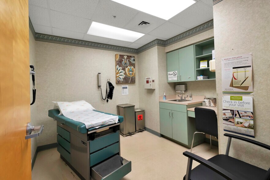 More Photos Of 2525 Harbor Blvd, Port Charlotte Medical For Lease