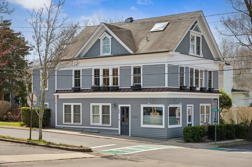 More Photos Of 200 Division St, Sag Harbor Loft Creative Space For Lease