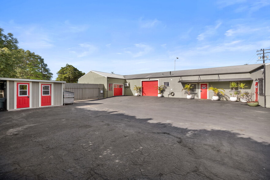 More Photos Of 133 Sunnyway Dr, Ventura Warehouse For Lease