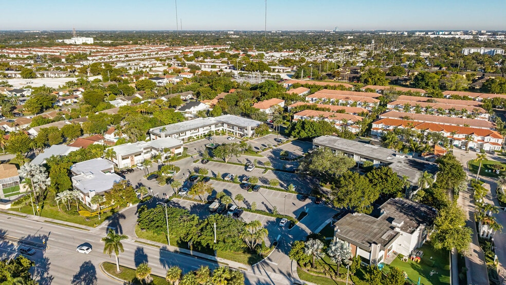 More Photos Of 1021 Ives Dairy Rd, Miami Unknown For Lease