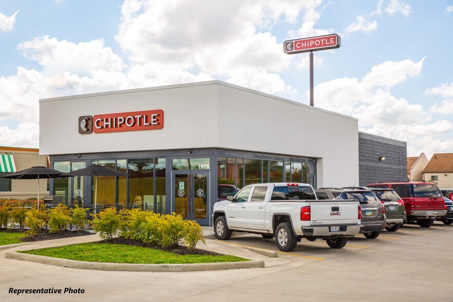 More Photos Of 902 Scott Dr, Piqua General Retail For Sale