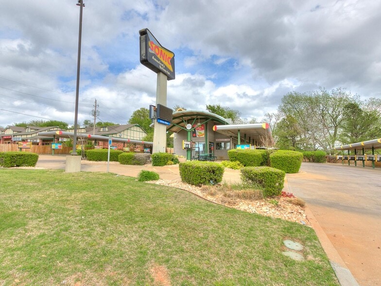 Primary Photo Of 4763 S Union Ave, Tulsa Fast Food For Sale