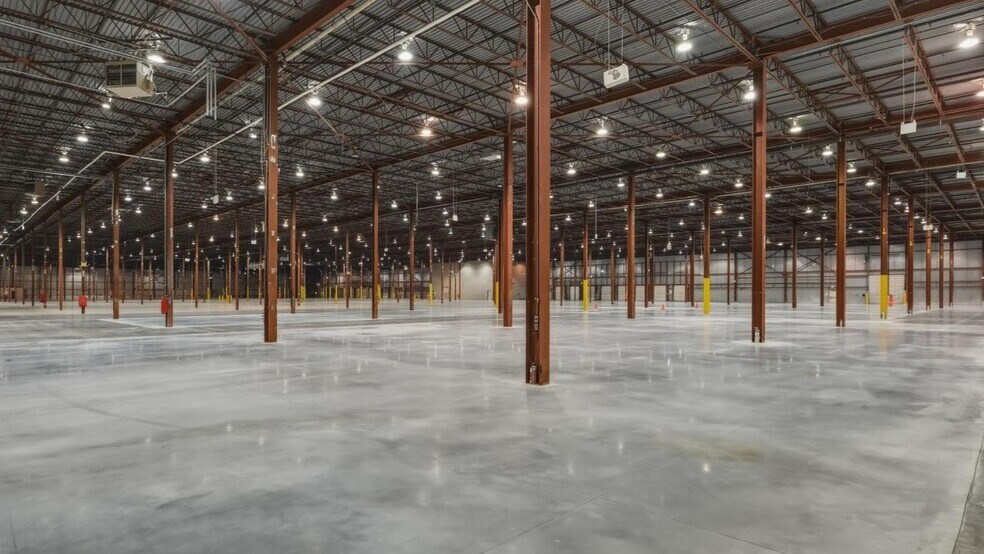 More Photos Of 6450 Cantay Rd, Mississauga Warehouse For Lease