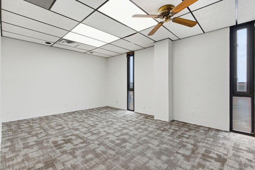 More Photos Of 1331 N Stewart Ave, Springfield Medical For Sale