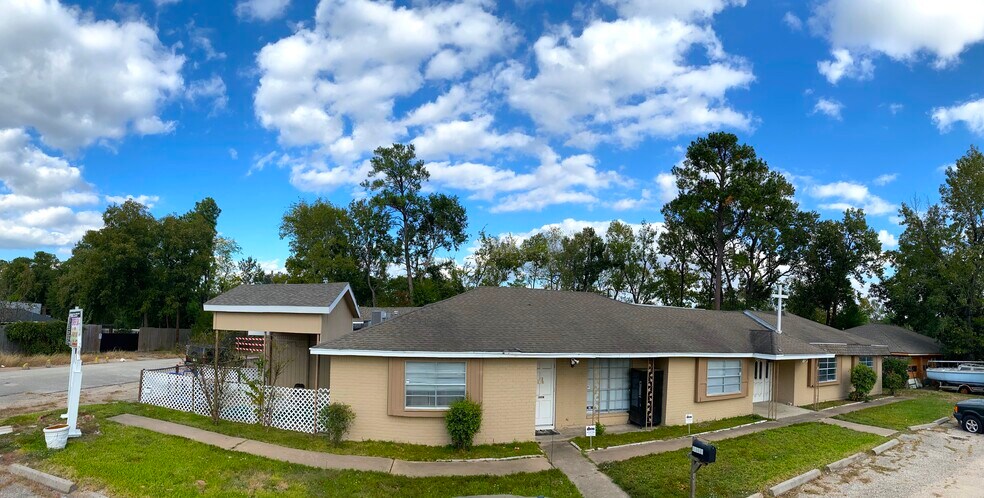 More Photos Of 15518 Silver Ridge Dr, Houston Specialty For Sale