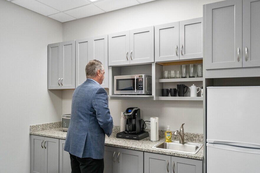 More Photos Of 9541 Julian Clark Ave, Huntersville Office For Lease