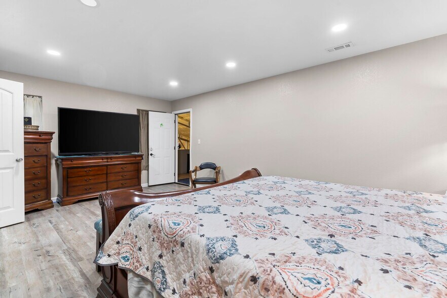 More Photos Of 17644 Highway 37, Garfield Warehouse For Sale