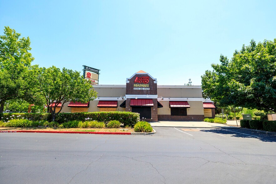 More Photos Of 3698 N Freeway Blvd, Sacramento Restaurant For Lease