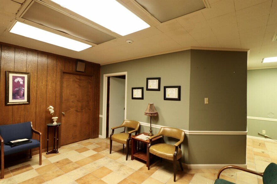 More Photos Of 617 N 22nd Ave, Humboldt Office For Sale