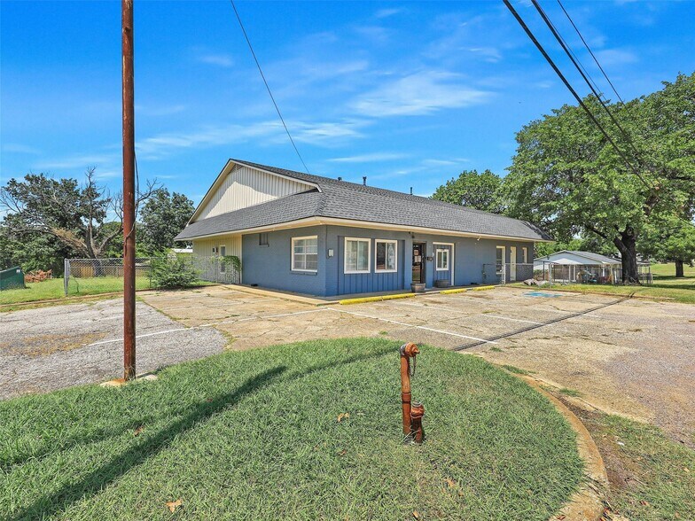 More Photos Of 1201 W Nelson St, Denison Daycare Center For Sale