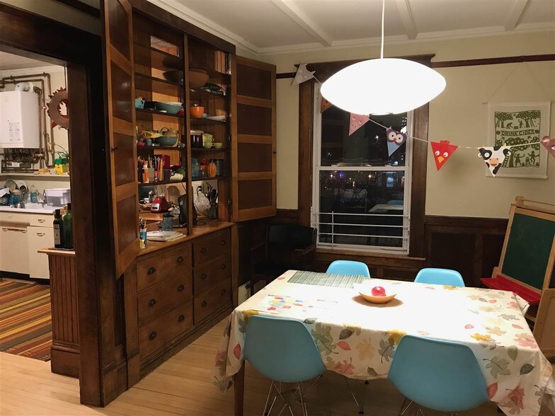 More Photos Of 42 Central St, Newport Flex For Lease