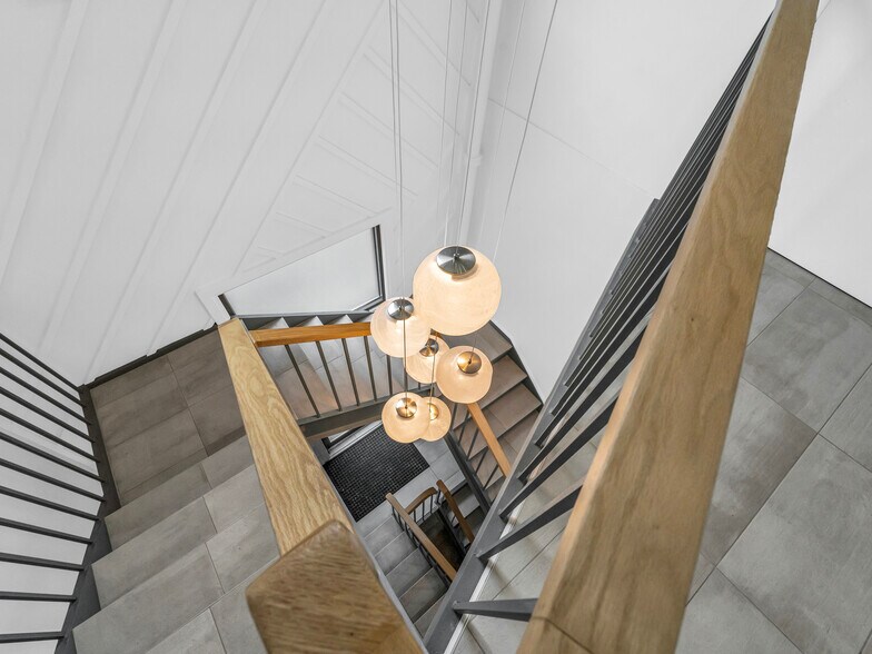 More Photos Of 541 Queen St E, Toronto Storefront For Lease