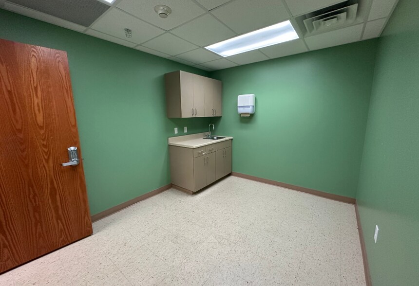 More Photos Of 711 N Lake Ave, Sioux Falls Office For Sale