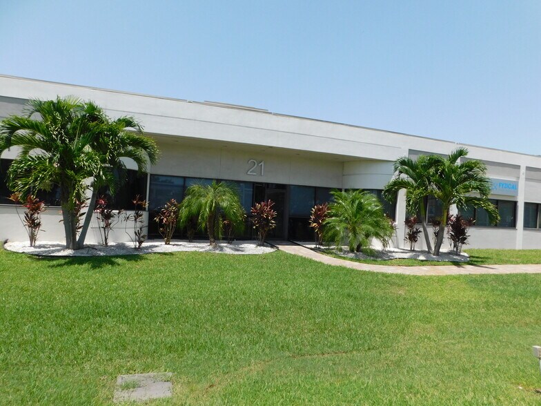 More Photos Of 21 Suntree Pl, Melbourne Medical For Lease
