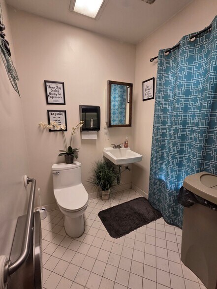 More Photos Of 5511 Monroe Rd, Charlotte Office For Sale