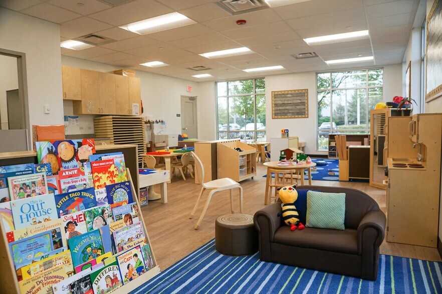 More Photos Of 2000 McDonald Rd, South Elgin Medical For Lease