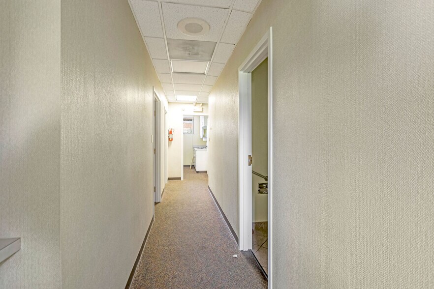 More Photos Of 9030 Montgomery Rd, Cincinnati Medical For Lease