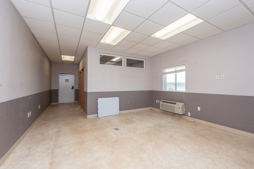 More Photos Of 13603 38th St SW, Belfield Flex For Lease