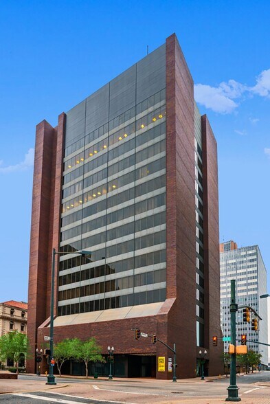 More Photos Of 400 Texas St, Shreveport Office For Lease