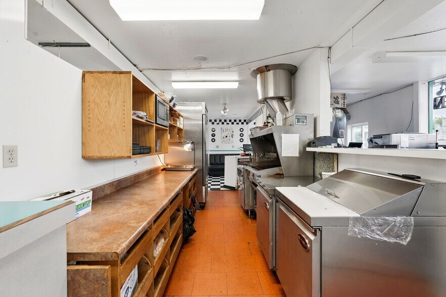 More Photos Of 213 W College Ave, Saint Maries Restaurant For Sale