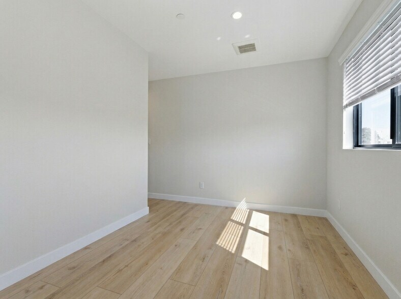 More Photos Of 5075 Pickford St, Los Angeles Apartments For Sale