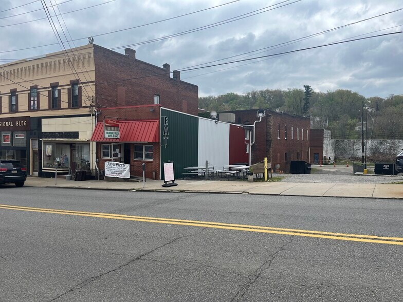 More Photos Of 114 E Lincoln Ave, Mc Donald Storefront For Lease