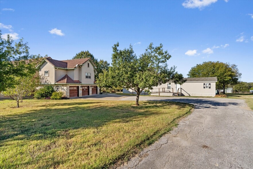 More Photos Of 1092 FM 3000, Elgin Specialty For Sale