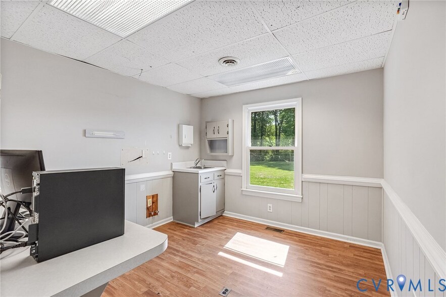 More Photos Of 10806 Rives Ave, Mc Kenney Medical For Sale