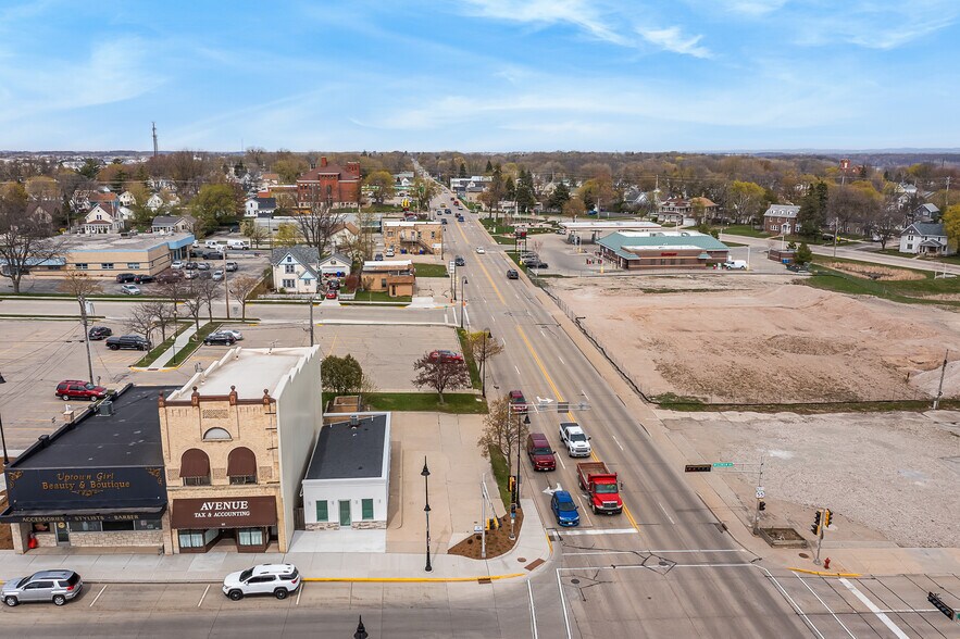 More Photos Of 102 W Wisconsin Ave, Kaukauna General Retail For Sale