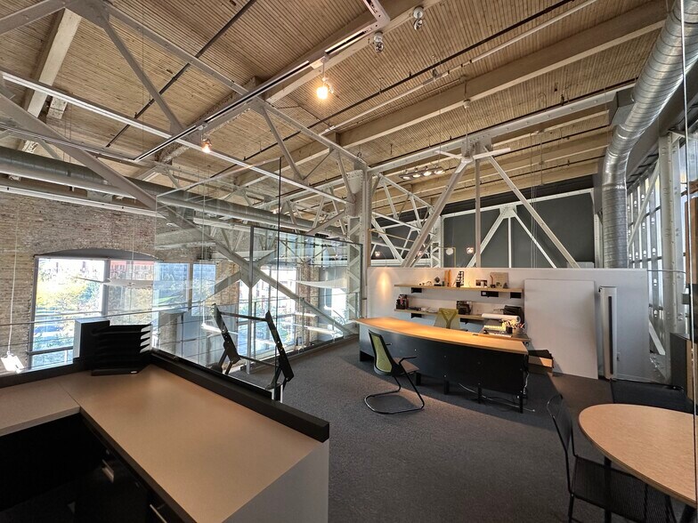 More Photos Of 2600 Rue William Tremblay, Montréal Loft Creative Space For Lease