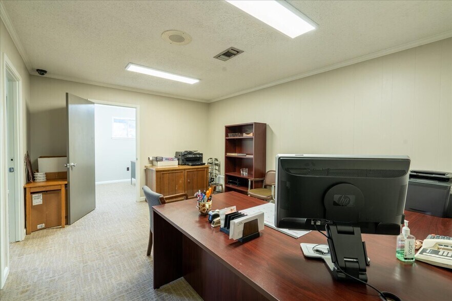 More Photos Of 5304 Meeks Dr, Orange Office For Sale