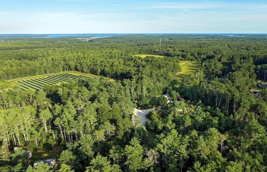 More Photos Of 403 County Rd, Marion General Retail For Lease