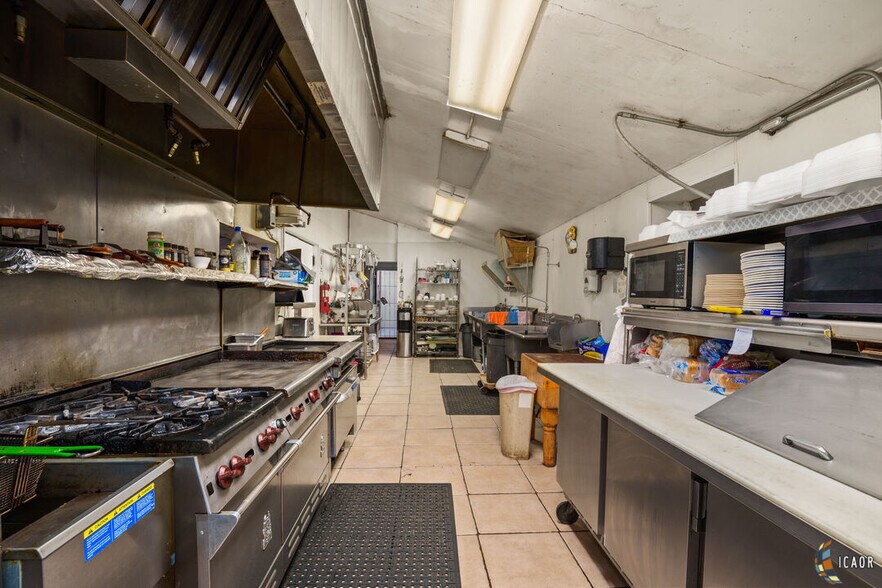 More Photos Of 8120 CA-111, Niland Flex For Sale